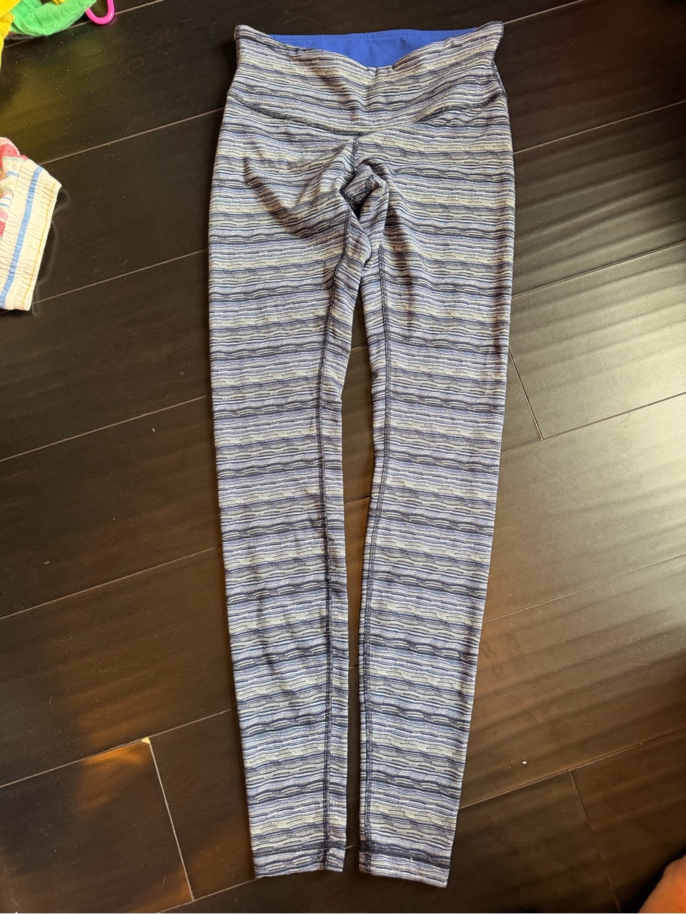 lululemon athletica wunder under pant blue Euc size 6 full length
